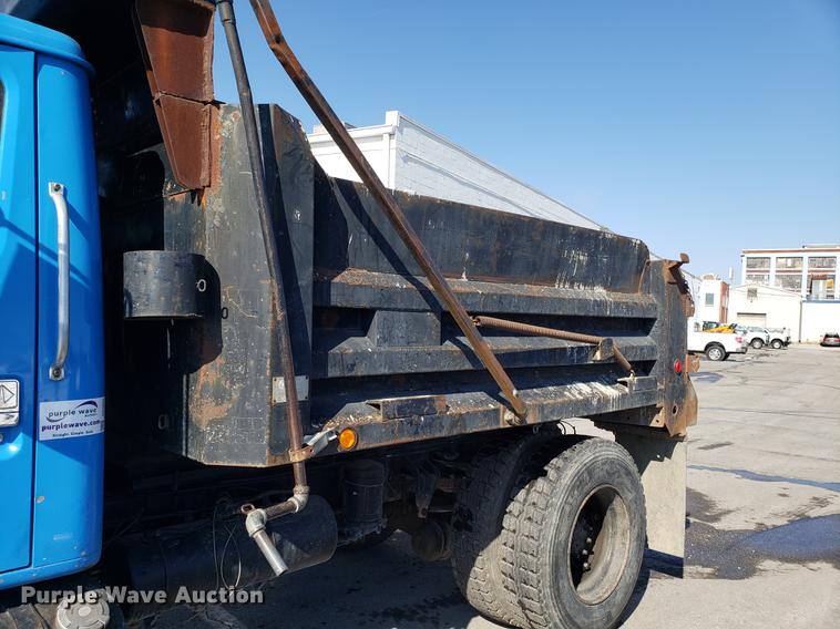 image for item DD3947 1986 International 1954 dump truck