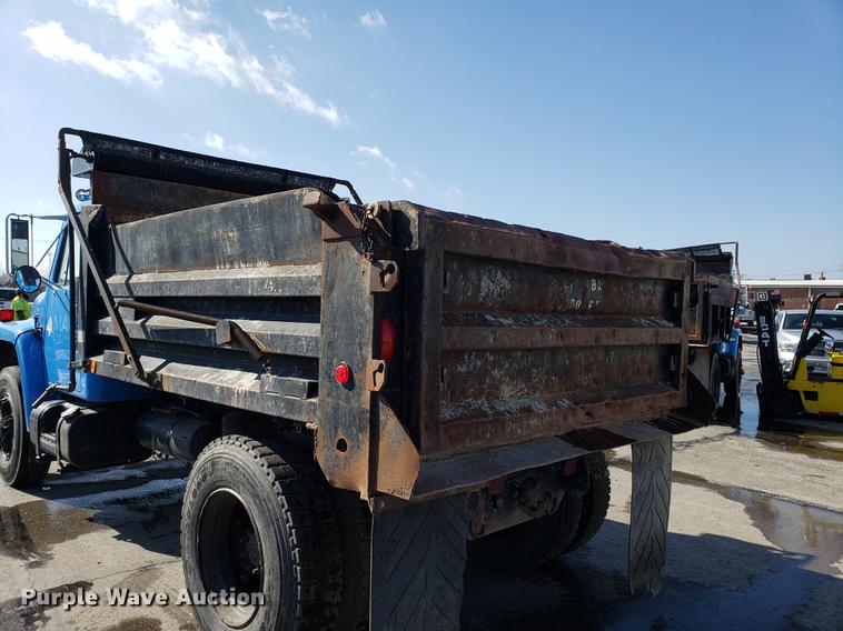image for item DD3947 1986 International 1954 dump truck
