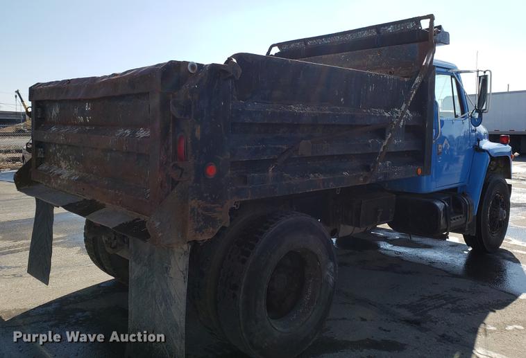 image for item DD3947 1986 International 1954 dump truck