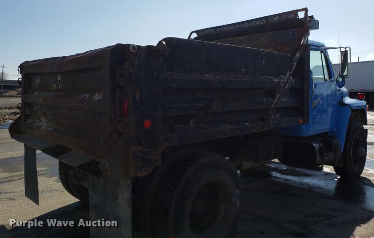 image for item DD3947 1986 International 1954 dump truck