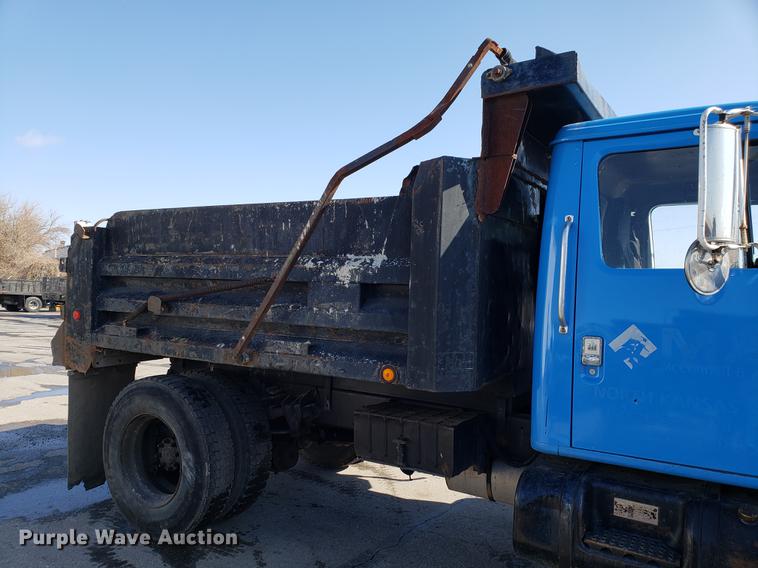 image for item DD3947 1986 International 1954 dump truck