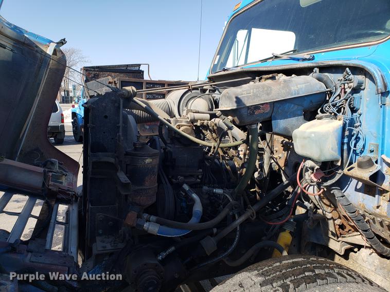 image for item DD3947 1986 International 1954 dump truck