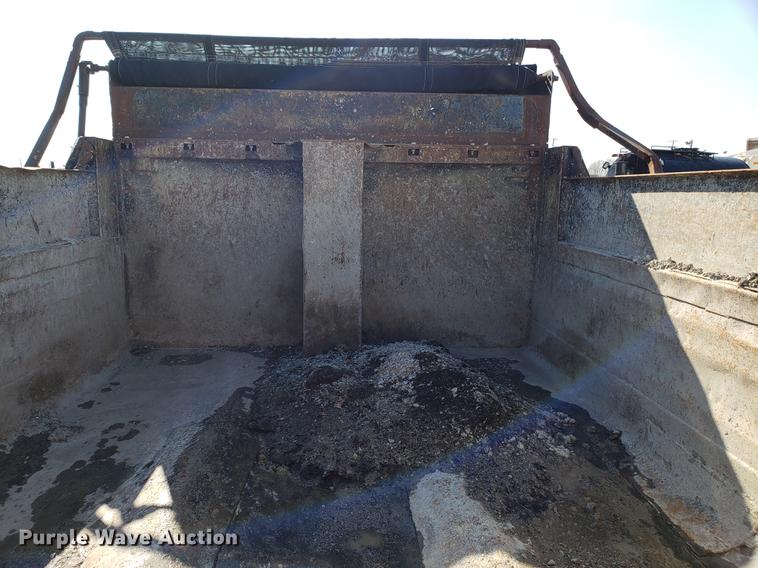 image for item DD3947 1986 International 1954 dump truck