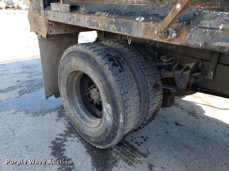 image for item DD3947 1986 International 1954 dump truck