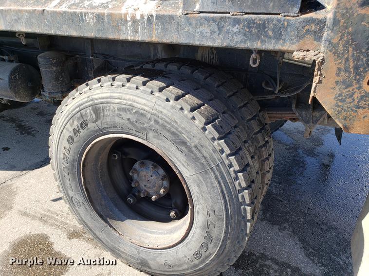 image for item DD3947 1986 International 1954 dump truck