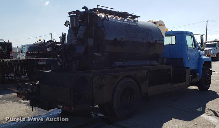 image for item DD3951 1984 International 1954 seal coat truck