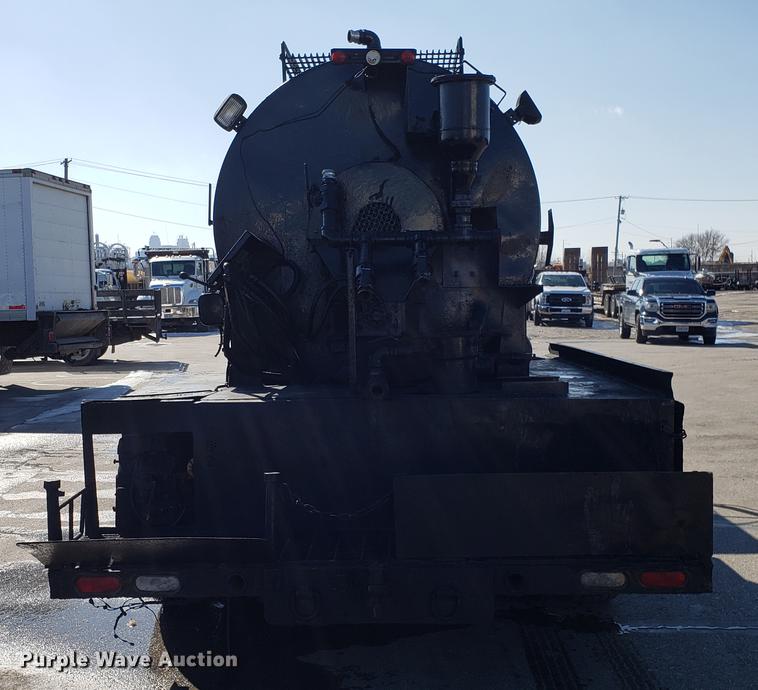 image for item DD3951 1984 International 1954 seal coat truck