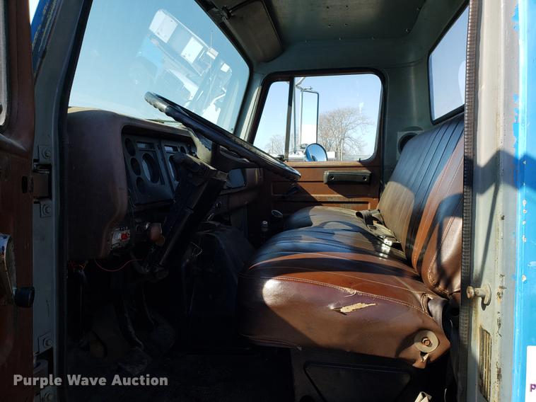 image for item DD3951 1984 International 1954 seal coat truck