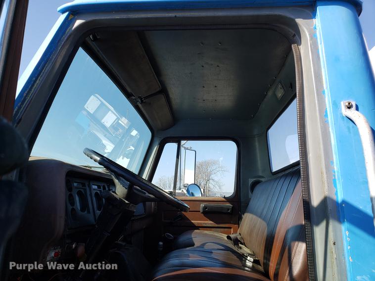 image for item DD3951 1984 International 1954 seal coat truck