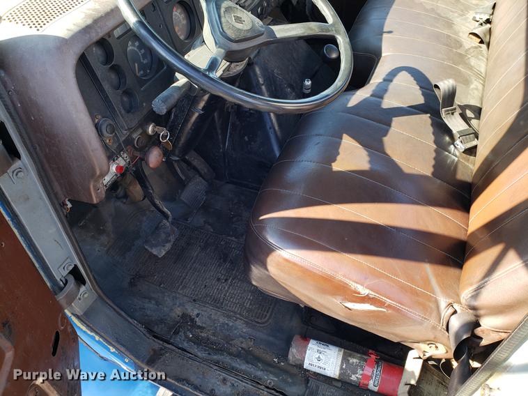 image for item DD3951 1984 International 1954 seal coat truck