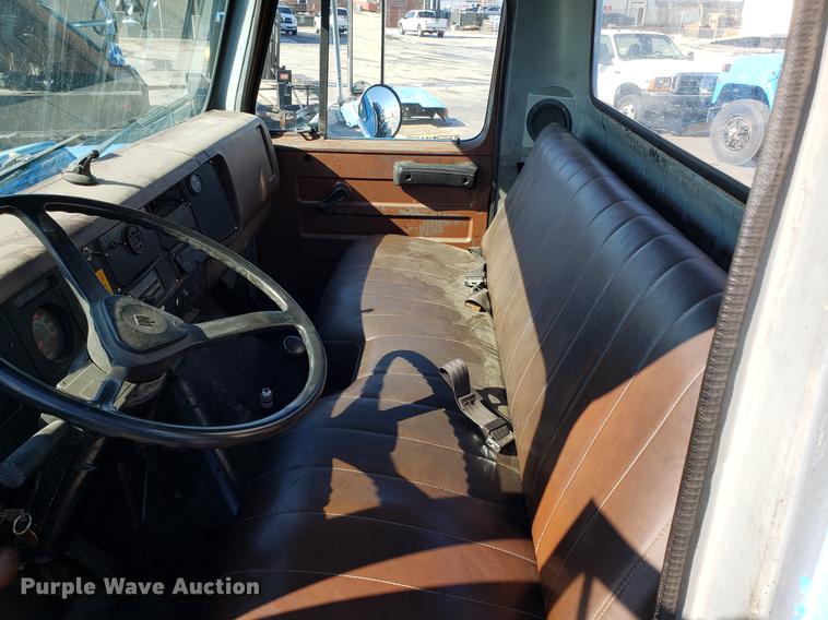 image for item DD3951 1984 International 1954 seal coat truck