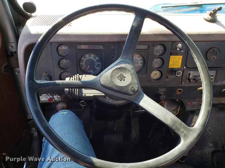 image for item DD3951 1984 International 1954 seal coat truck