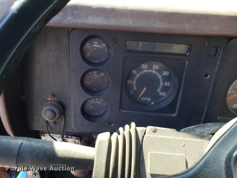 image for item DD3951 1984 International 1954 seal coat truck