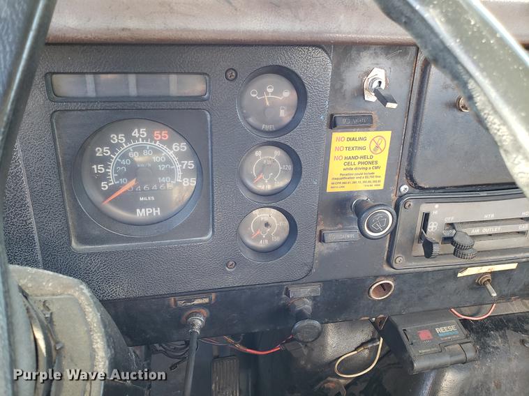 image for item DD3951 1984 International 1954 seal coat truck