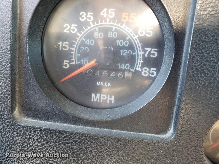 image for item DD3951 1984 International 1954 seal coat truck