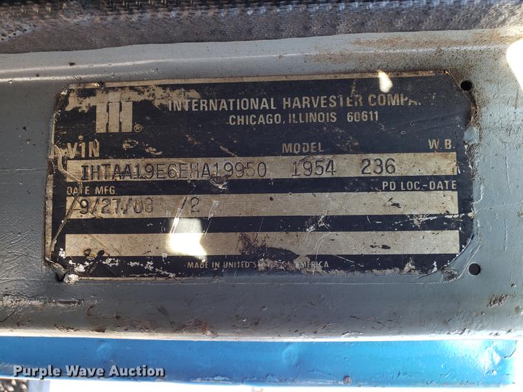 image for item DD3951 1984 International 1954 seal coat truck