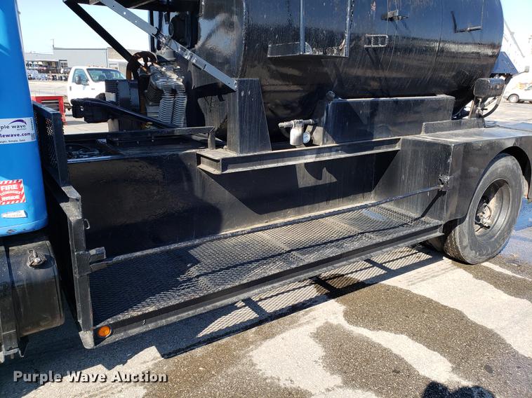 image for item DD3951 1984 International 1954 seal coat truck