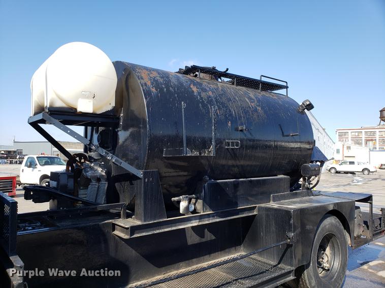 image for item DD3951 1984 International 1954 seal coat truck