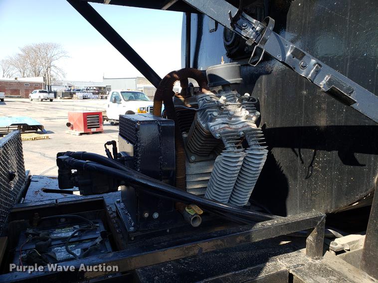 image for item DD3951 1984 International 1954 seal coat truck