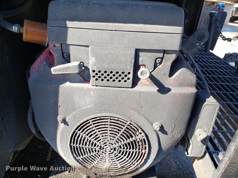 image for item DD3951 1984 International 1954 seal coat truck