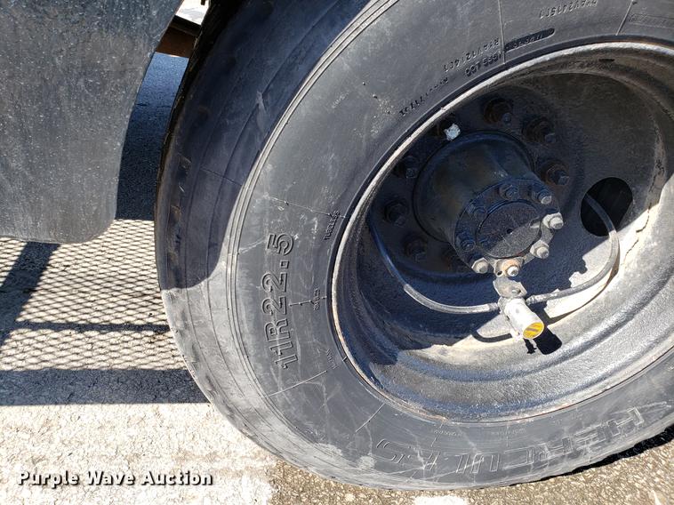 image for item DD3951 1984 International 1954 seal coat truck