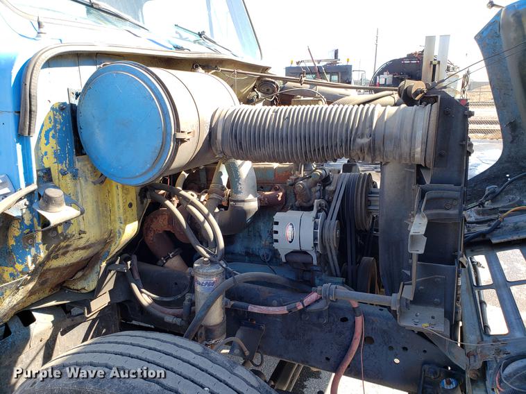 image for item DD3951 1984 International 1954 seal coat truck