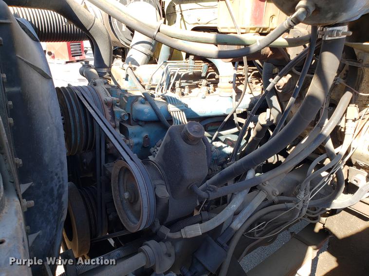 image for item DD3951 1984 International 1954 seal coat truck