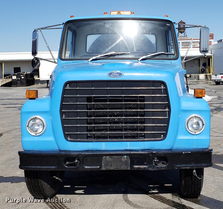 image for item DD3954 1984 Ford F700 seal coat truck