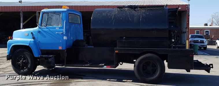 image for item DD3954 1984 Ford F700 seal coat truck