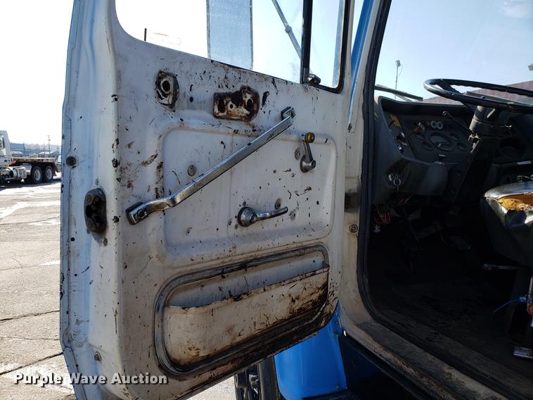 image for item DD3954 1984 Ford F700 seal coat truck