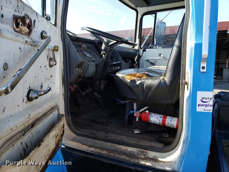 image for item DD3954 1984 Ford F700 seal coat truck