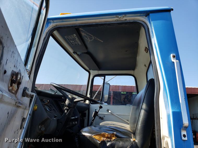 image for item DD3954 1984 Ford F700 seal coat truck