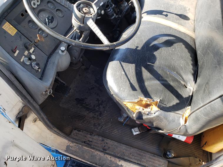 image for item DD3954 1984 Ford F700 seal coat truck