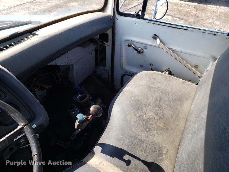 image for item DD3954 1984 Ford F700 seal coat truck