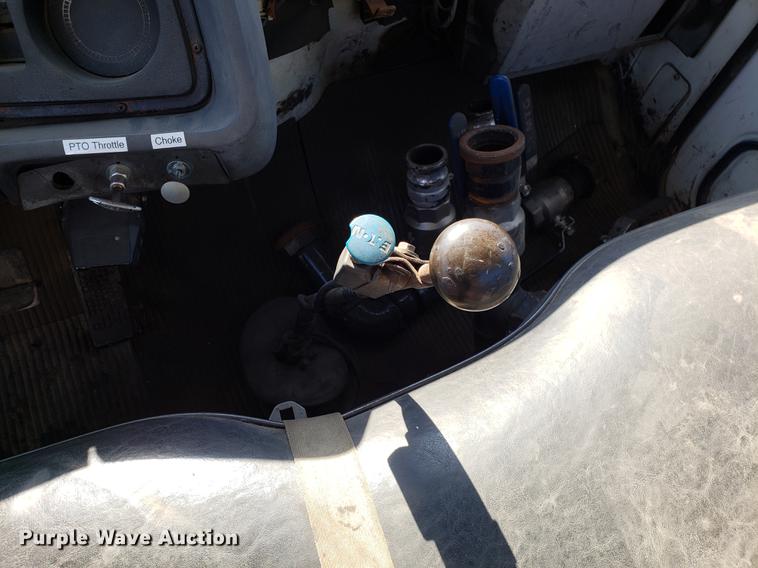 image for item DD3954 1984 Ford F700 seal coat truck