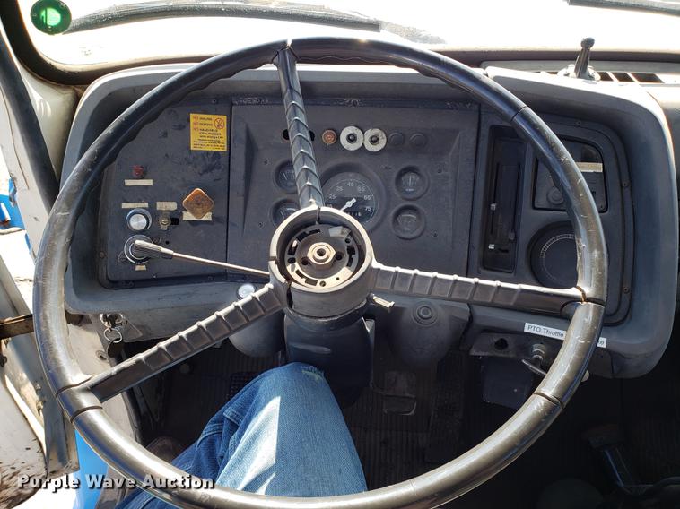 image for item DD3954 1984 Ford F700 seal coat truck