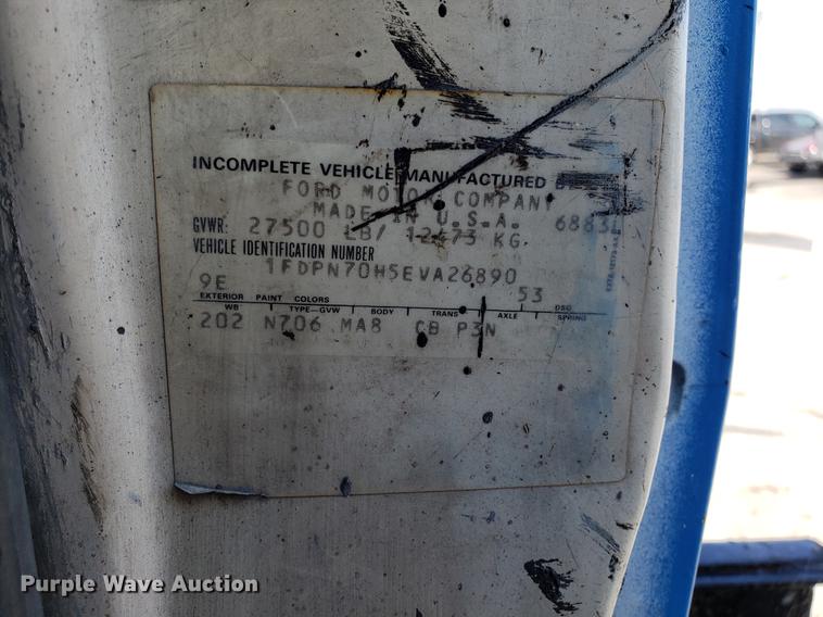 image for item DD3954 1984 Ford F700 seal coat truck