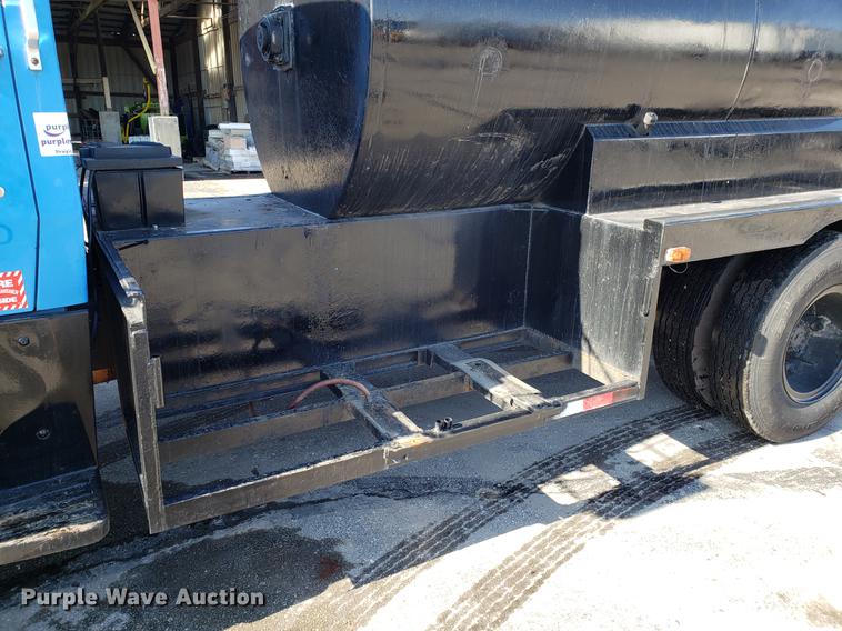 image for item DD3954 1984 Ford F700 seal coat truck
