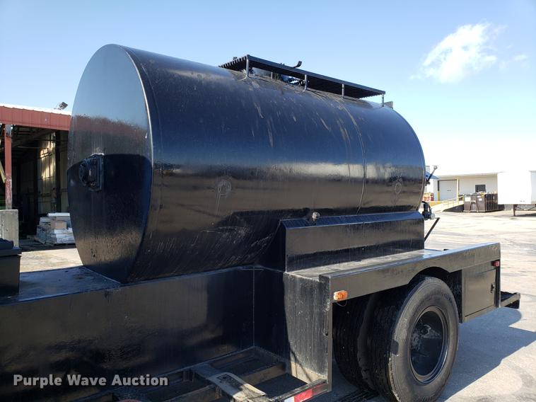 image for item DD3954 1984 Ford F700 seal coat truck