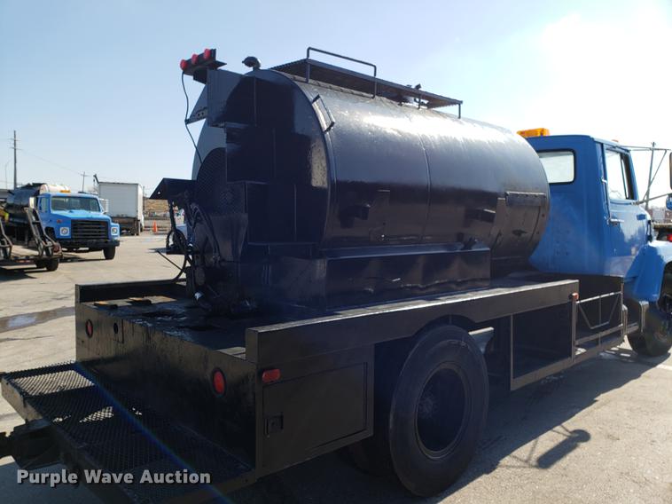 image for item DD3954 1984 Ford F700 seal coat truck