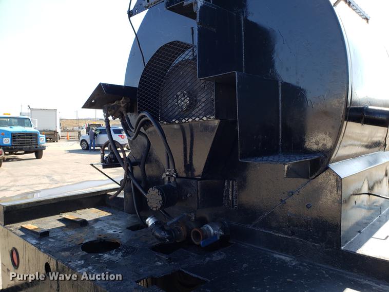 image for item DD3954 1984 Ford F700 seal coat truck