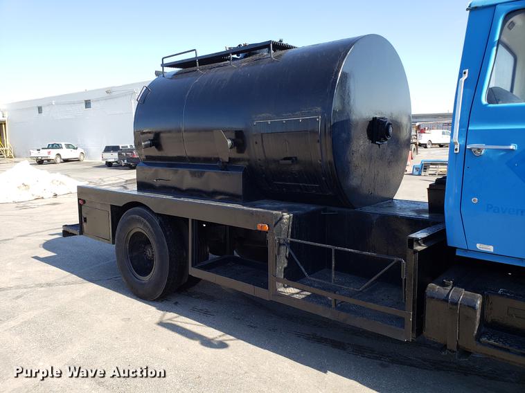 image for item DD3954 1984 Ford F700 seal coat truck