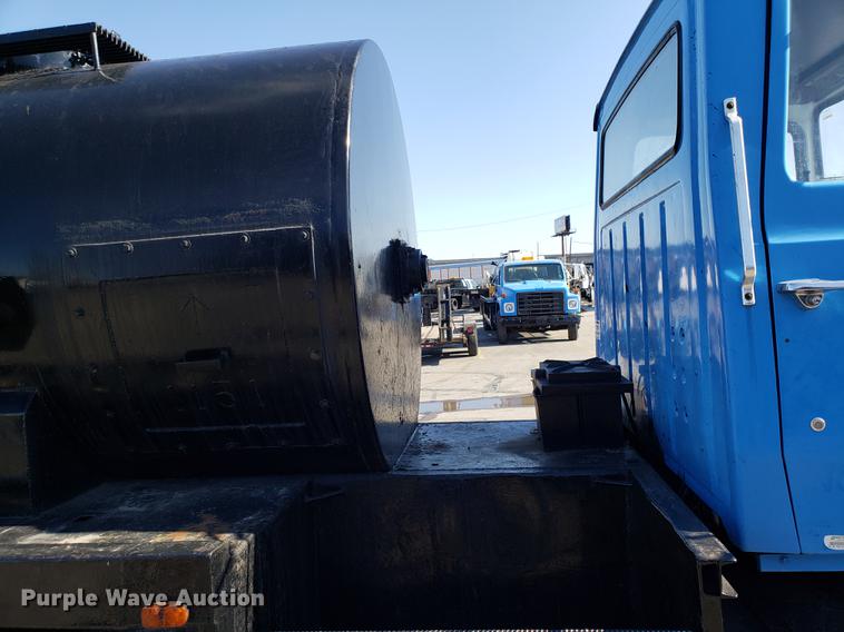 image for item DD3954 1984 Ford F700 seal coat truck