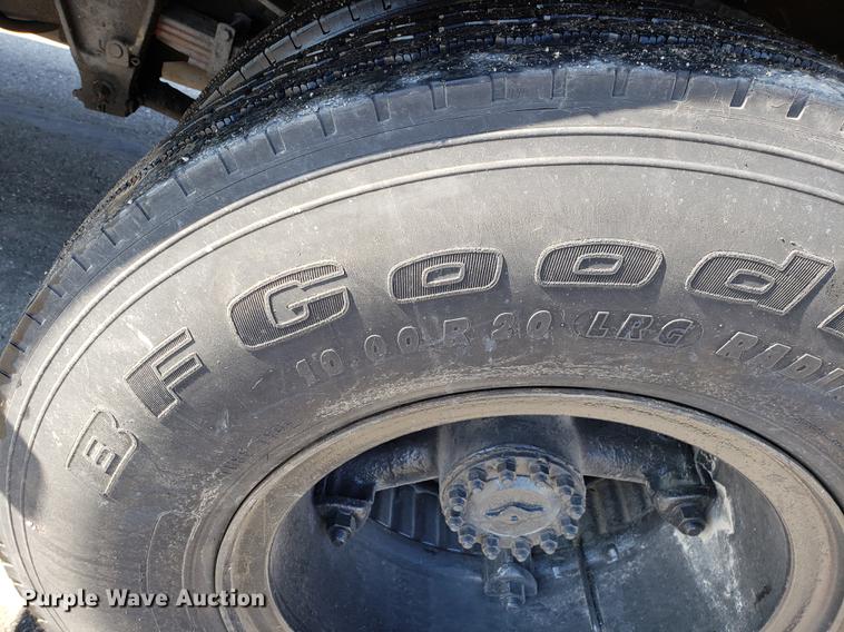 image for item DD3954 1984 Ford F700 seal coat truck