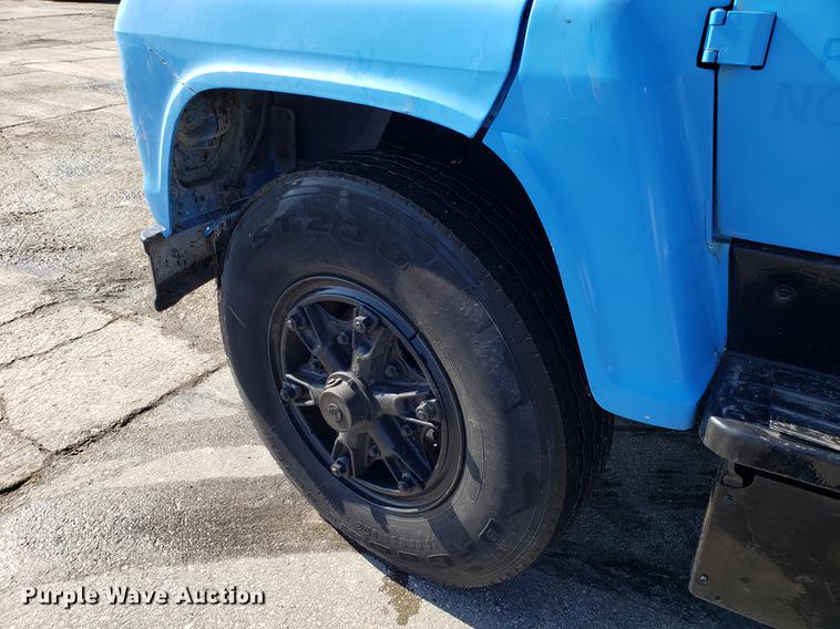 image for item DD3954 1984 Ford F700 seal coat truck