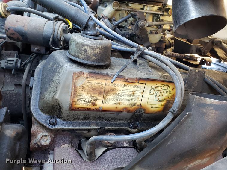 image for item DD3954 1984 Ford F700 seal coat truck