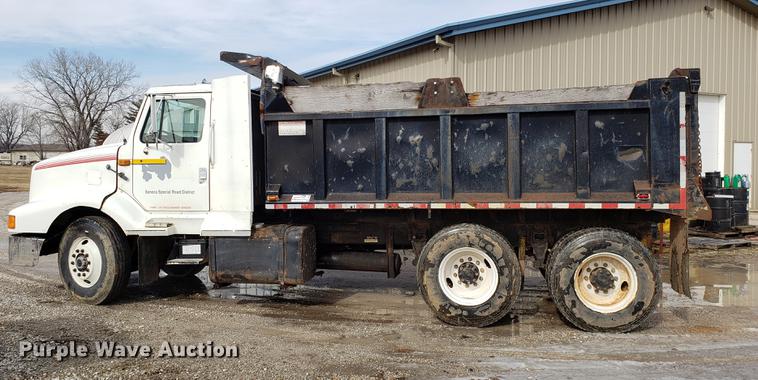 image for item DD3962 1991 International 8300 dump truck