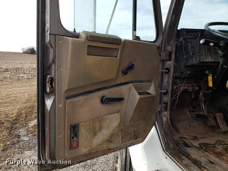 image for item DD3962 1991 International 8300 dump truck