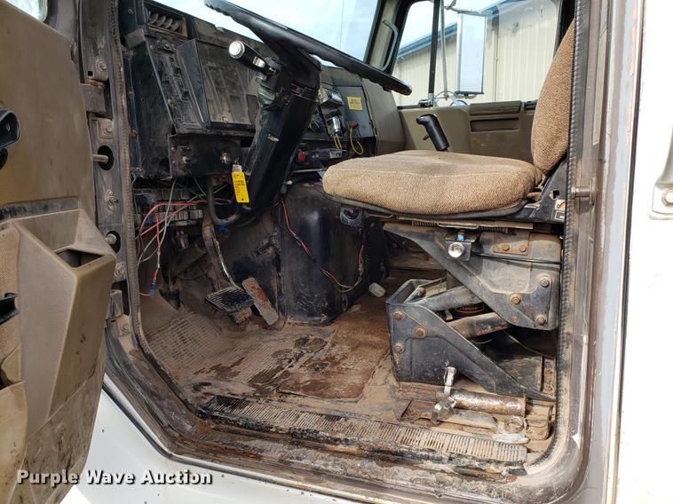 image for item DD3962 1991 International 8300 dump truck