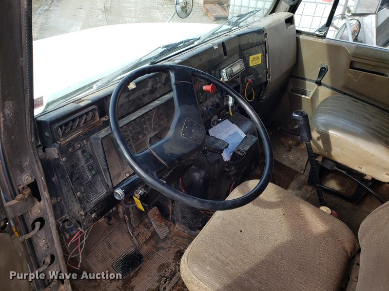 image for item DD3962 1991 International 8300 dump truck